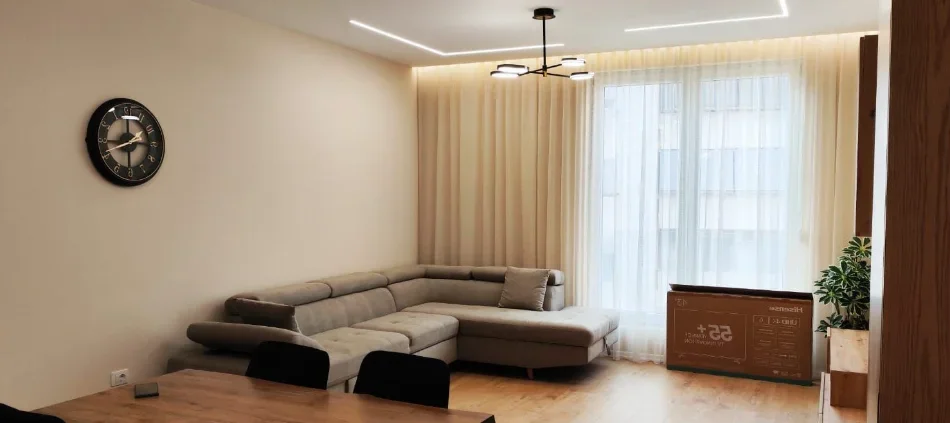 Tirane, jepet me qera apartament 1+1+Ballkon Kati 4, 75 m² 700 € (Stacioni i Trenit)