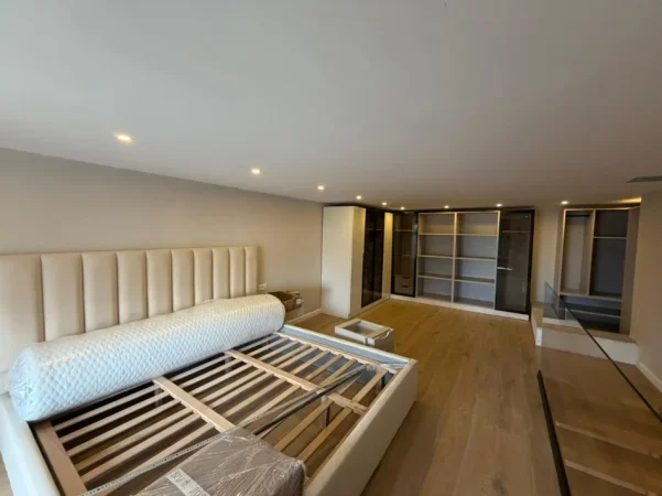 Tirane, jepet me qera apartament duplex Dublex Kati 1, 55 m² 700 € (Golden Park 3)