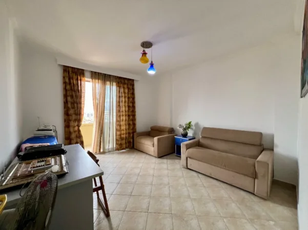 Shqiperi, jepet me qera apartament 2+1+Aneks+Ballkon Kati 10, 130 m² 700 € (Rruga e Barrikadave)