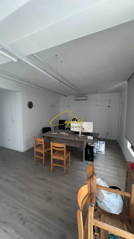 Tirane, jepet me qera zyre Kati 1, 116 m² 1.200 € (VASIL SHANTO)