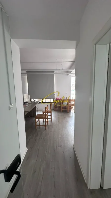 Tirane, jepet me qera zyre Kati 1, 116 m² 1.200 € (VASIL SHANTO)