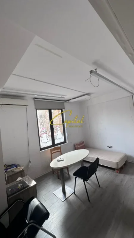 Tirane, jepet me qera zyre Kati 1, 116 m² 1.200 € (VASIL SHANTO)