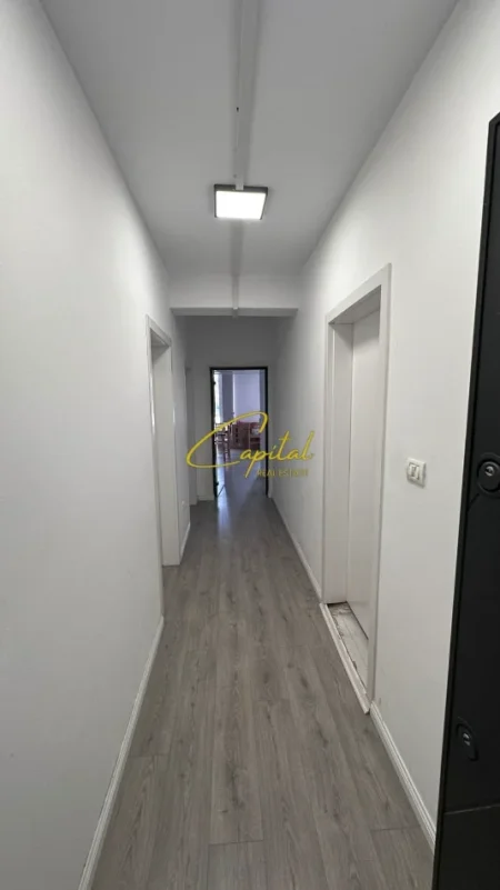 Tirane, jepet me qera zyre Kati 1, 116 m² 1.200 € (VASIL SHANTO)