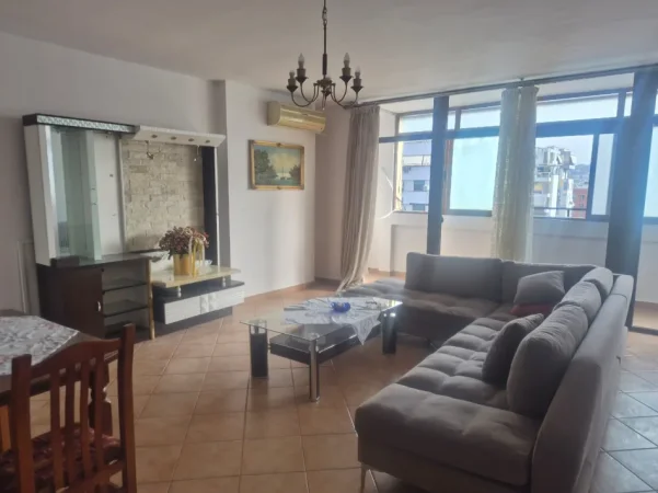 Tirane, jepet me qera apartament 2+1+Ballkon Kati 10, 700 € (Tek Globe)