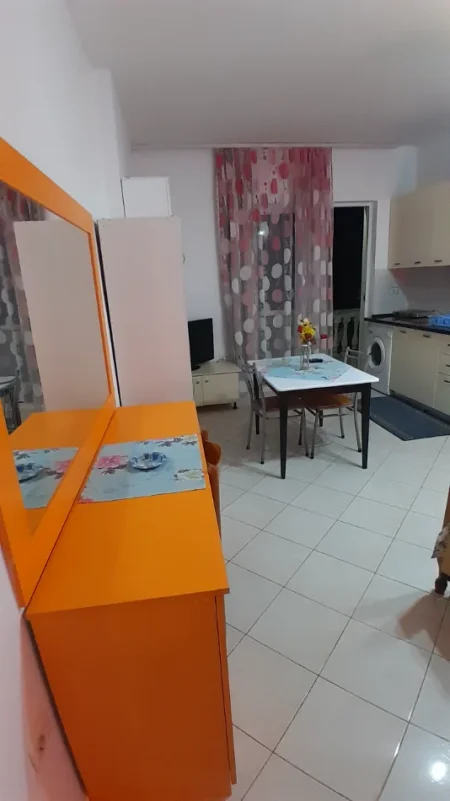 Tirane, jepet me qera garsonier 1+1 Kati 2, 35 m², 23 000 leke,  (Rr. Fuat Toptani)