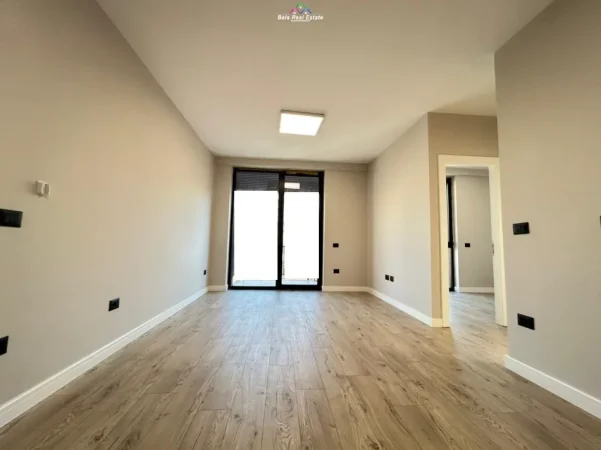 Tirane, jepet me qera zyre Kati 2, 75 m² 650 € (prane Sophie Caffe)