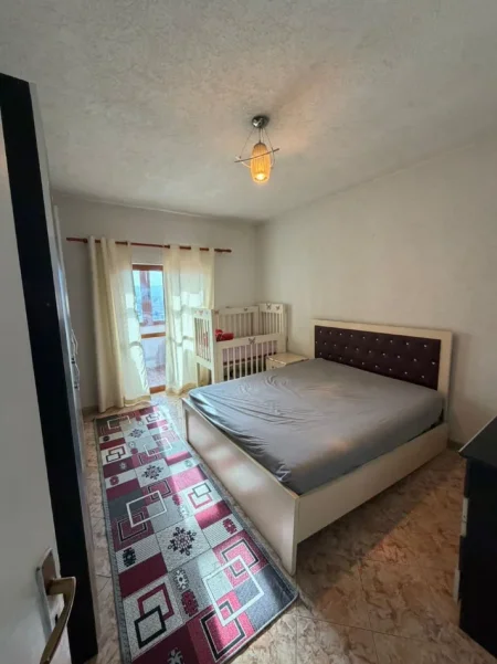 Tirane, jepet me qera apartament 3+1 Kati 5, 110 m² 500 € 