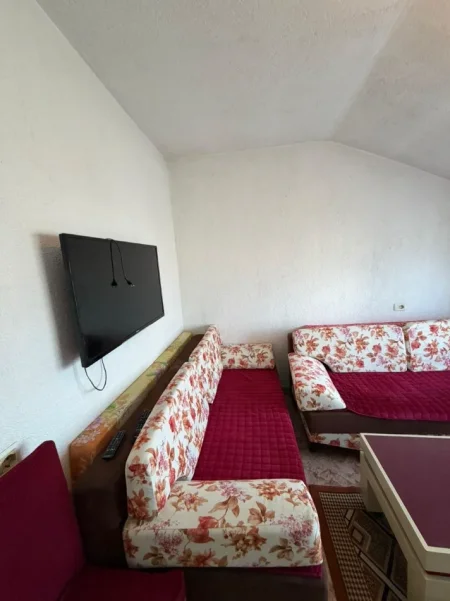 Tirane, jepet me qera apartament 3+1 Kati 5, 110 m² 500 € 