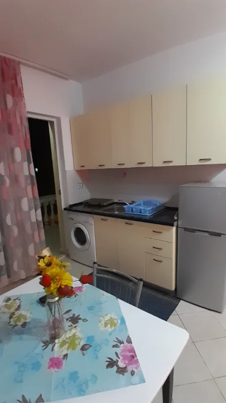 Tirane, jepet me qera garsonier 1+1 Kati 2, 35 m², 23 000 leke,  (Rr. Fuat Toptani)