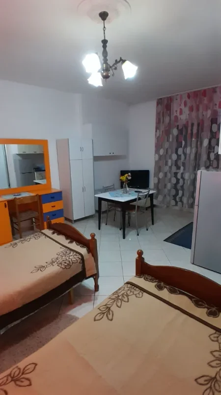 Tirane, jepet me qera garsonier 1+1 Kati 2, 35 m², 23 000 leke,  (Rr. Fuat Toptani)