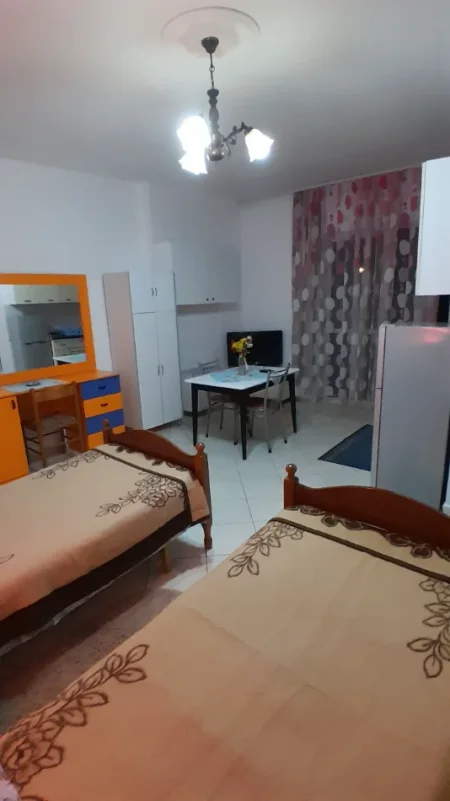Tirane, jepet me qera garsonier 1+1 Kati 2, 35 m², 23 000 leke,  (Rr. Fuat Toptani)