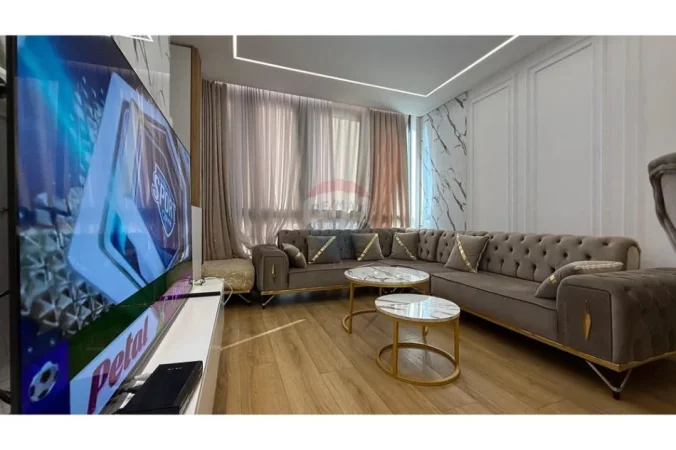 Shqiperi, jepet me qera apartament 2+1+Ballkon , 110 m² 900 € (Rezidenca Alba, 21 Dhjetori)
