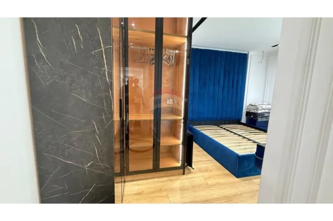 Shqiperi, jepet me qera apartament 2+1+Ballkon , 110 m² 900 € (Rezidenca Alba, 21 Dhjetori)