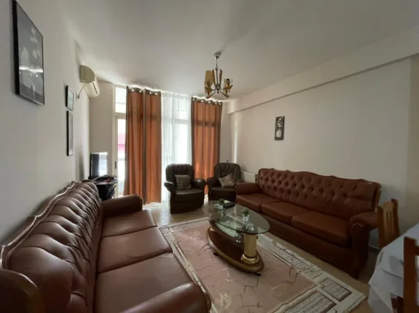 Tirane, jepet me qera apartament 1+1 Kati 7, 65 m² 550 € (Kika 1 tek Komuna e Parisit)
