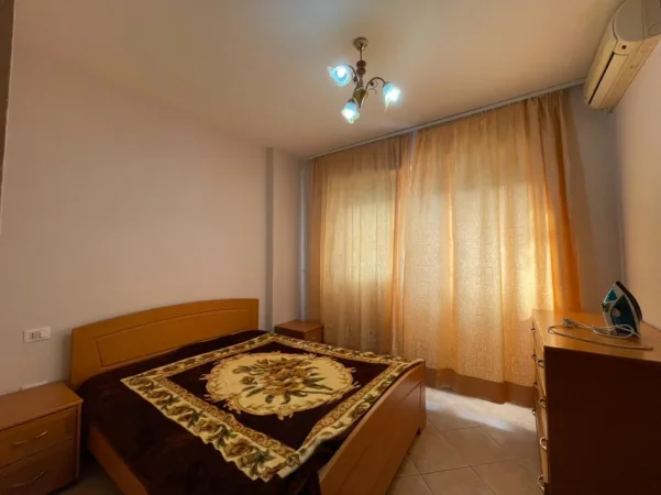 Tirane, jepet me qera apartament 1+1 Kati 7, 65 m² 550 € (Kika 1 tek Komuna e Parisit)