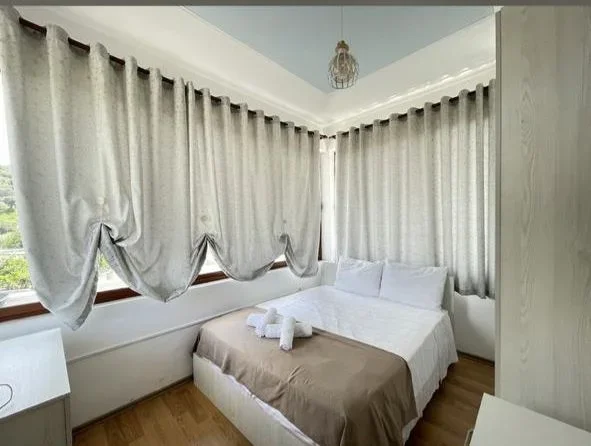 Vlore, jepet me qera Vile 1+1 Kati 2, 49 m² 500 € (lungomare)