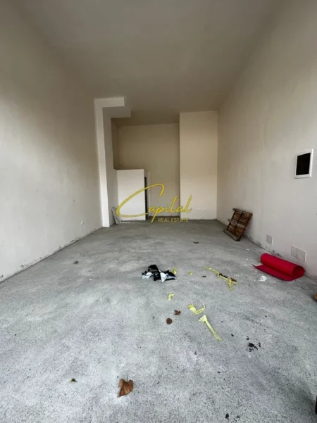 Tirane, jepet me qera ambjent biznesi Kati 0, 45 m² 550 € (XHAMLLIKU)