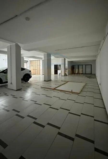 Qera, Ambient Biznesi, Unaza e Re