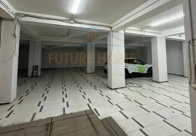 Qera, Ambient Biznesi, Unaza e Re