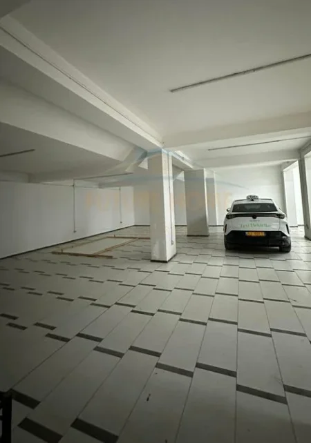 Qera, Ambient Biznesi, Unaza e Re