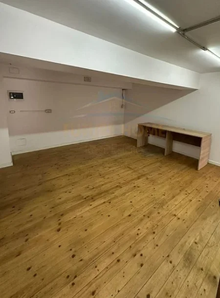 Qera, Ambient Biznesi, Unaza e Re