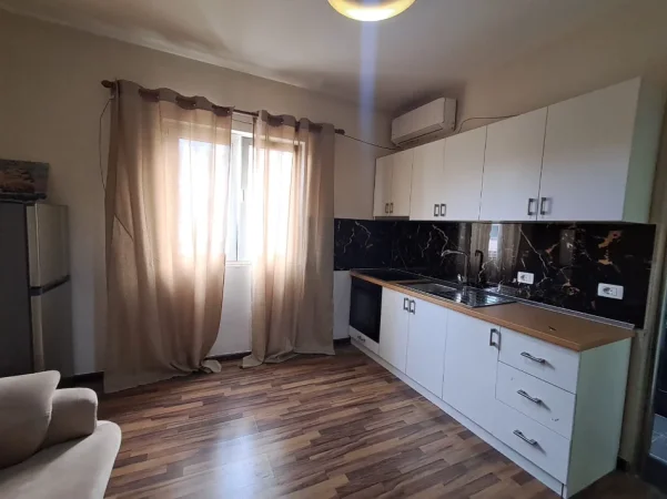 Tirane, jepet me qera apartament 2+1 Kati 3, 70 m² 450 € (Rruga 5 maji)