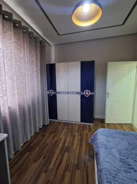 Tirane, jepet me qera apartament 2+1 Kati 3, 70 m² 450 € (Rruga 5 maji)