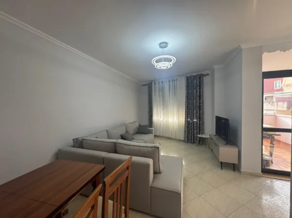 Tirane, jepet me qera apartament 2+1 Kati 7, 100 m² 800 € (Qender)