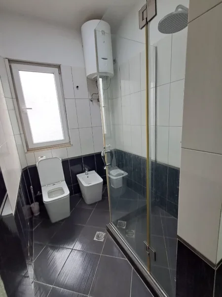Tirane, jepet me qera apartament 2+1 Kati 3, 70 m² 450 € (Rruga 5 maji)