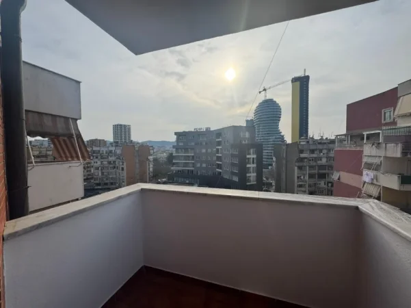 Tirane, jepet me qera apartament 2+1 Kati 7, 100 m² 800 € (Qender)