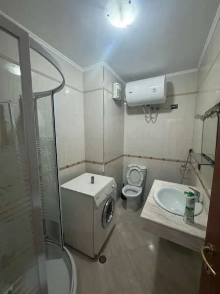 Tirane, jepet me qera apartament 2+1 Kati 7, 100 m² 800 € (Qender)