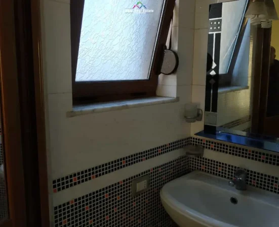 Tirane, jepet me qera apartament 3 Katshe Kati 5, 720 m² 3.200 € (rruga Frang Bardhi)