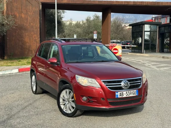 Tirane, shes SUV VOLKSWAGEN TIGUAN 2.0 Benzin+Gaz, vishnje Klima 190.000 km