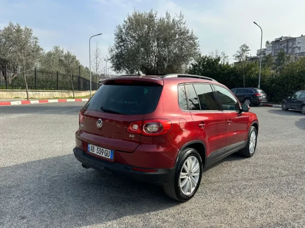 Tirane, shes SUV VOLKSWAGEN TIGUAN 2.0 Benzin+Gaz, vishnje Klima 190.000 km