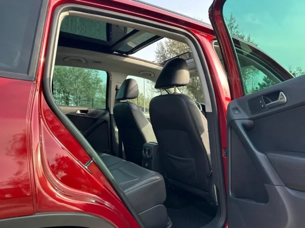 Tirane, shes SUV VOLKSWAGEN TIGUAN 2.0 Benzin+Gaz, vishnje Klima 190.000 km