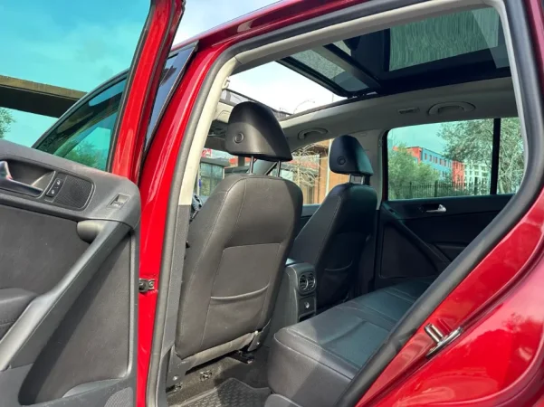 Tirane, shes SUV VOLKSWAGEN TIGUAN 2.0 Benzin+Gaz, vishnje Klima 190.000 km