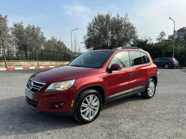 Tirane, shes SUV VOLKSWAGEN TIGUAN 2.0 Benzin+Gaz, vishnje Klima 190.000 km