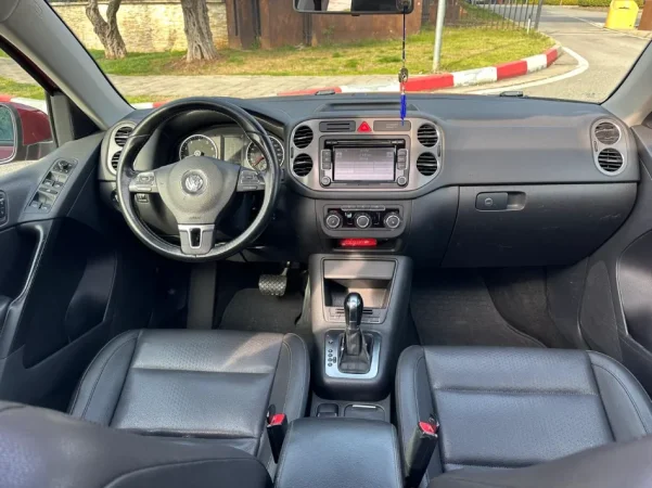 Tirane, shes SUV VOLKSWAGEN TIGUAN 2.0 Benzin+Gaz, vishnje Klima 190.000 km