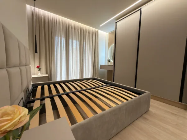 Tirane, jepet me qera apartament 1+1 Kati 3, 75 m² 1.200 € (RRUGA E BARRIKADAVE)