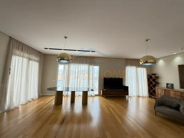 Tirane, jepet me qera apartament 2+1+Ballkon Kati 5, 160 m² 1.800 € (Kopshti Botanik)