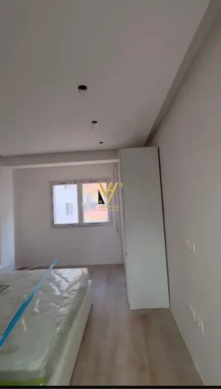 Tirane, jepet me qera apartament 1+1+Ballkon Kati 4, 65 m² 570 € (INSTITUT)