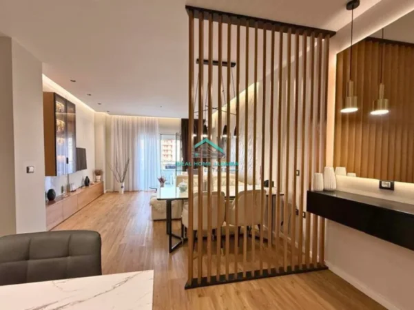 Vlore, jepet me qera apartament 2+1 Kati 2, 135 m² 900 € (VLORE)