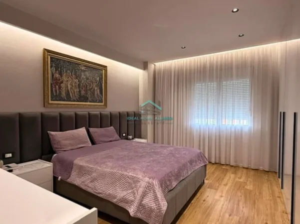 Vlore, jepet me qera apartament 2+1 Kati 2, 135 m² 900 € (VLORE)