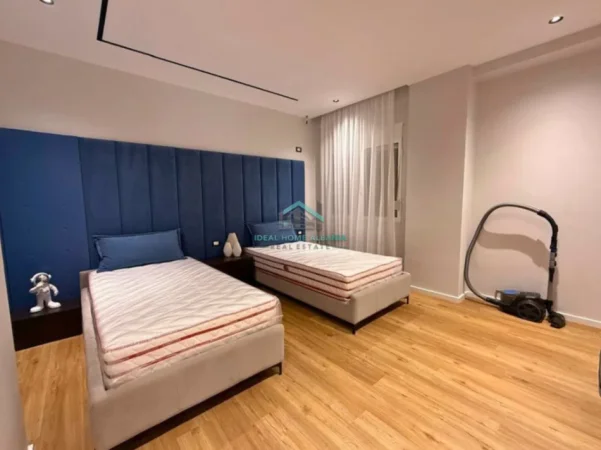 Vlore, jepet me qera apartament 2+1 Kati 2, 135 m² 900 € (VLORE)