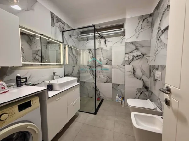 Vlore, jepet me qera apartament 2+1 Kati 2, 135 m² 900 € (VLORE)