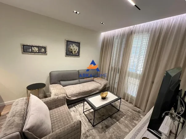 Tirane, jepet me qera apartament 1+1+Ballkon Kati 11, 67 m² 870 € 