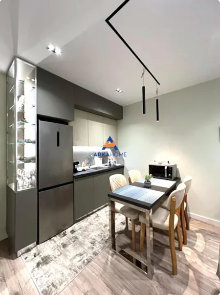 Tirane, jepet me qera apartament 1+1+Ballkon Kati 11, 67 m² 870 € 