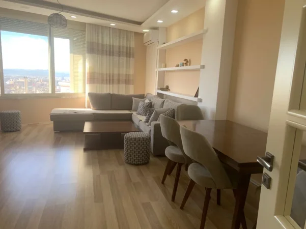 Tirane, jepet me qera apartament 2+1+Ballkon Kati 2, 130 m² 450 € (FRESKU)