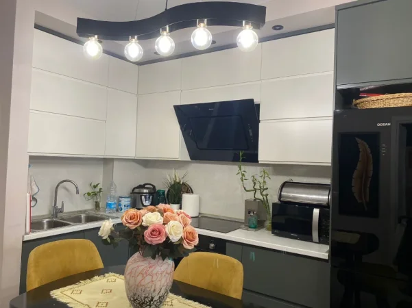 Tirane, jepet me qera apartament 1+1+Ballkon Kati 2, 65 m² 850 € 