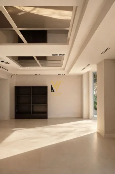 Tirane, jepet me qera zyre Kati 1, 200 m² 5.000 € (MYSLYM SHYRI)